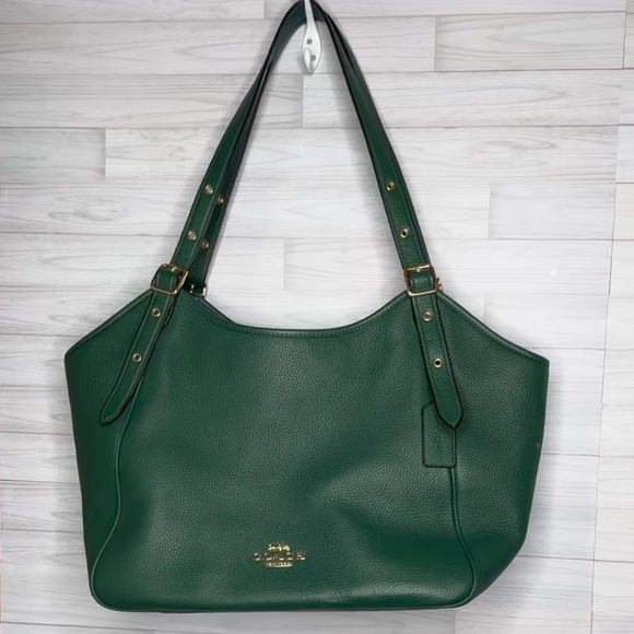 Coach Handbags - Coach Women's Green Leather Shoulder Bag EUC